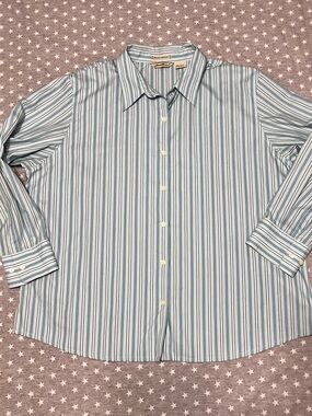 Eddie Bauer Button Up Dress Shirt Women’s 2XL Blue and White Striped